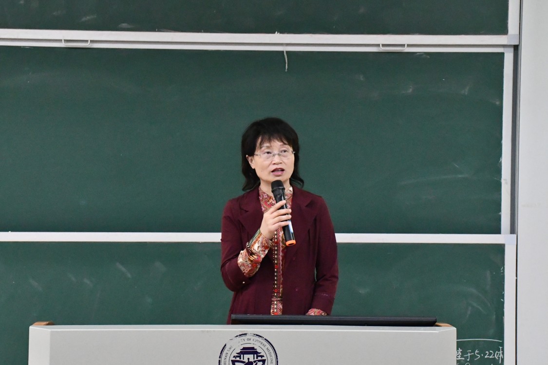 药学院党委书记曹一瑜老师讲话
