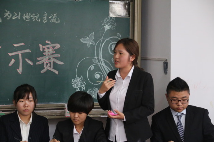 中医学院第三届“纵横杯”新生辩论赛开幕式暨演示赛成功举行